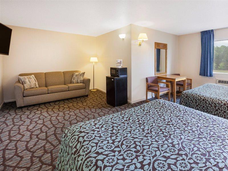 Baymont By Wyndham Manistee Hotel Ngoại thất bức ảnh
