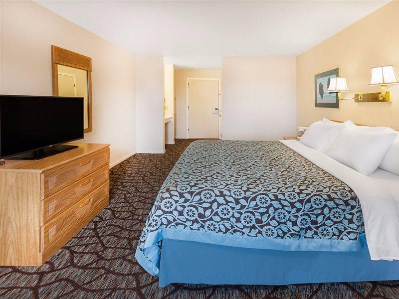 Baymont By Wyndham Manistee Hotel Ngoại thất bức ảnh