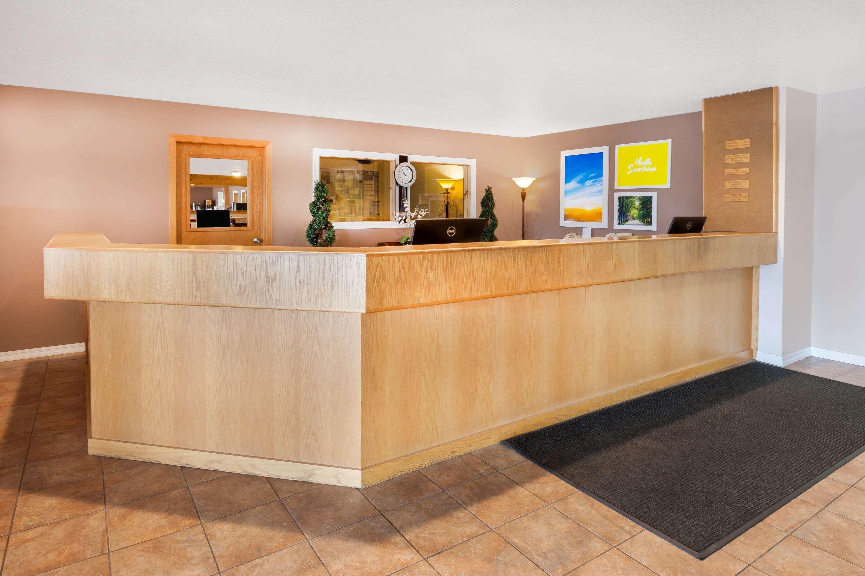 Baymont By Wyndham Manistee Hotel Ngoại thất bức ảnh