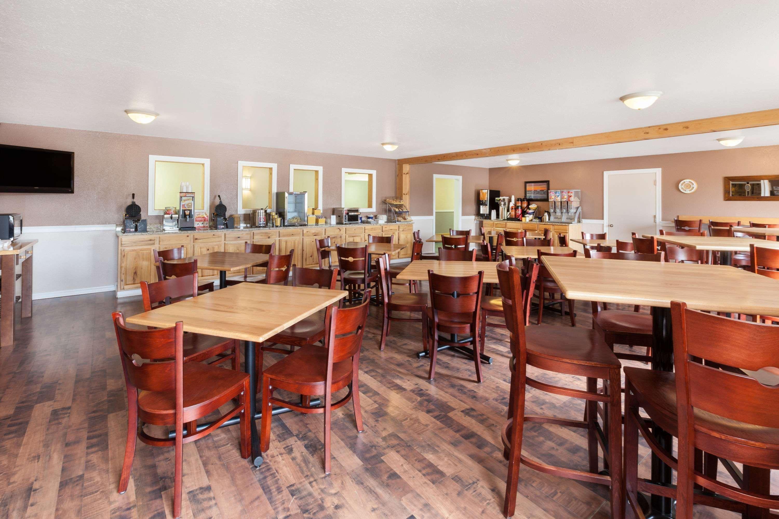 Baymont By Wyndham Manistee Hotel Ngoại thất bức ảnh