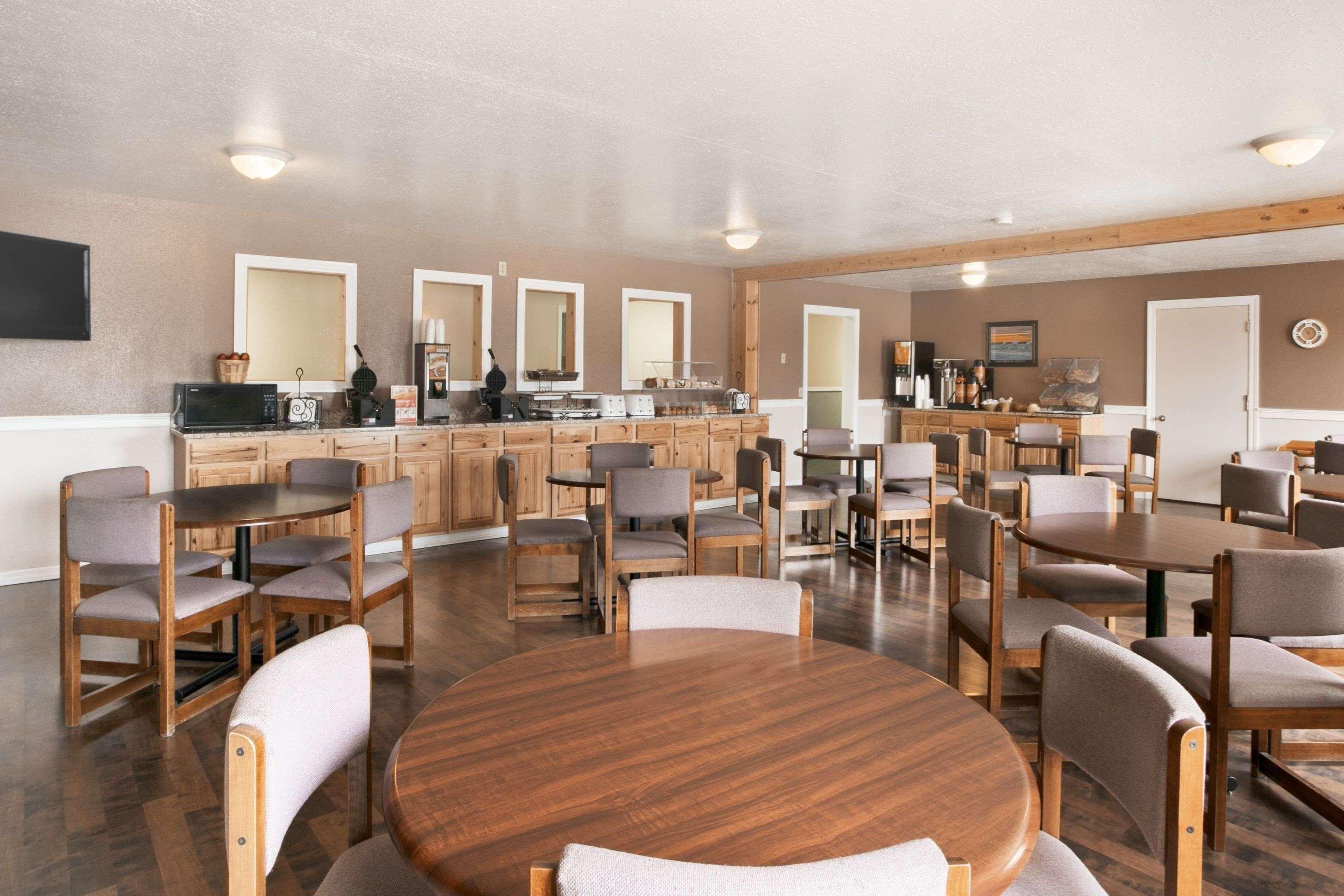Baymont By Wyndham Manistee Hotel Ngoại thất bức ảnh