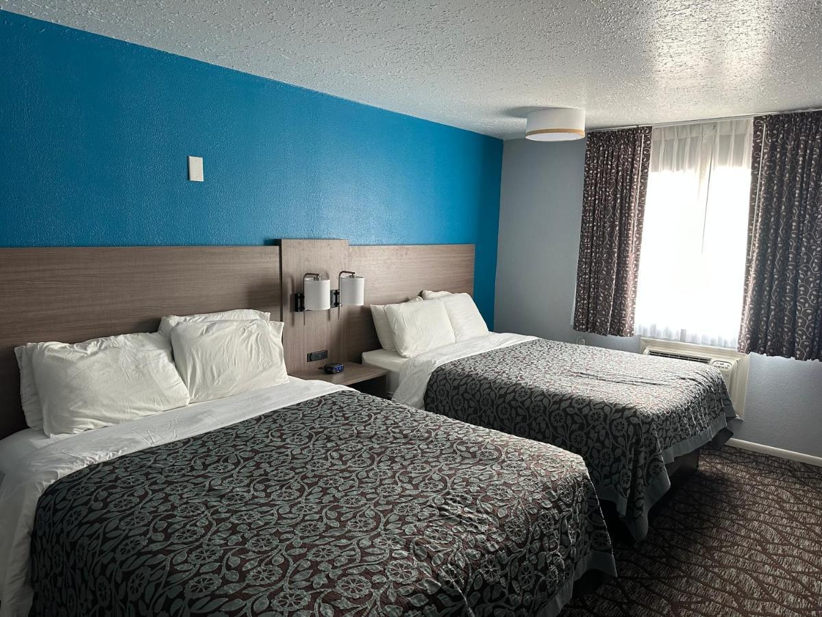 Baymont By Wyndham Manistee Hotel Ngoại thất bức ảnh