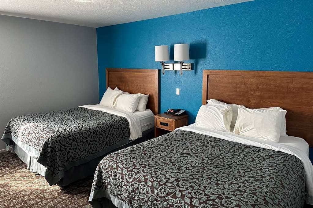 Baymont By Wyndham Manistee Hotel Phòng bức ảnh